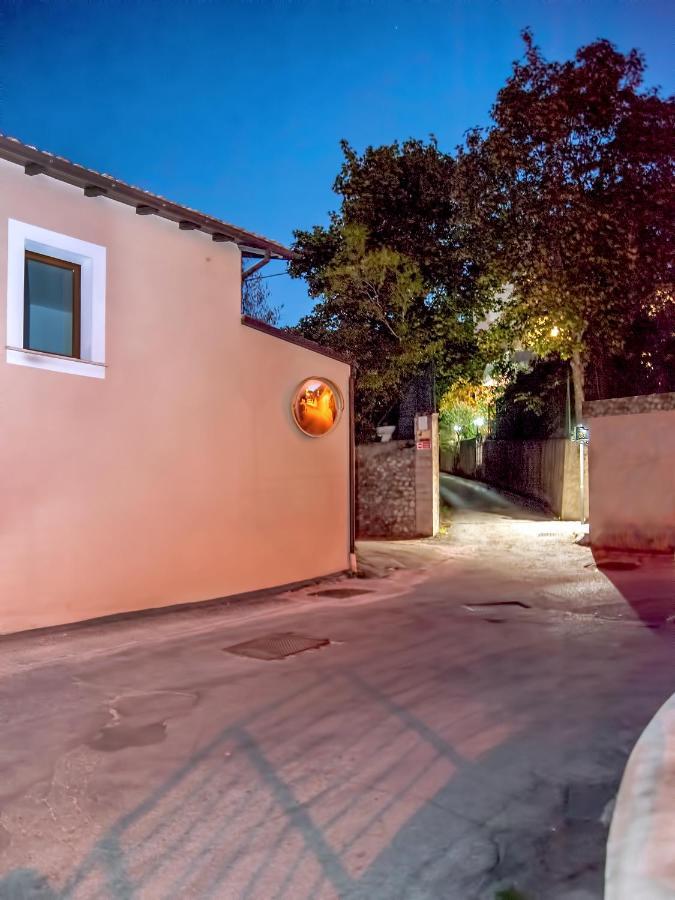 Ferienwohnung A Casa Di Galdino E Vittorianna LʼAquila Exterior foto